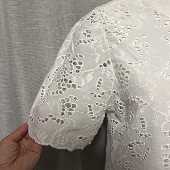 Nicole Miller Artelier Eyelet Blouse-Sz M-White-Cotton-Unlined-Shortsleeved - Picture 3 of 16